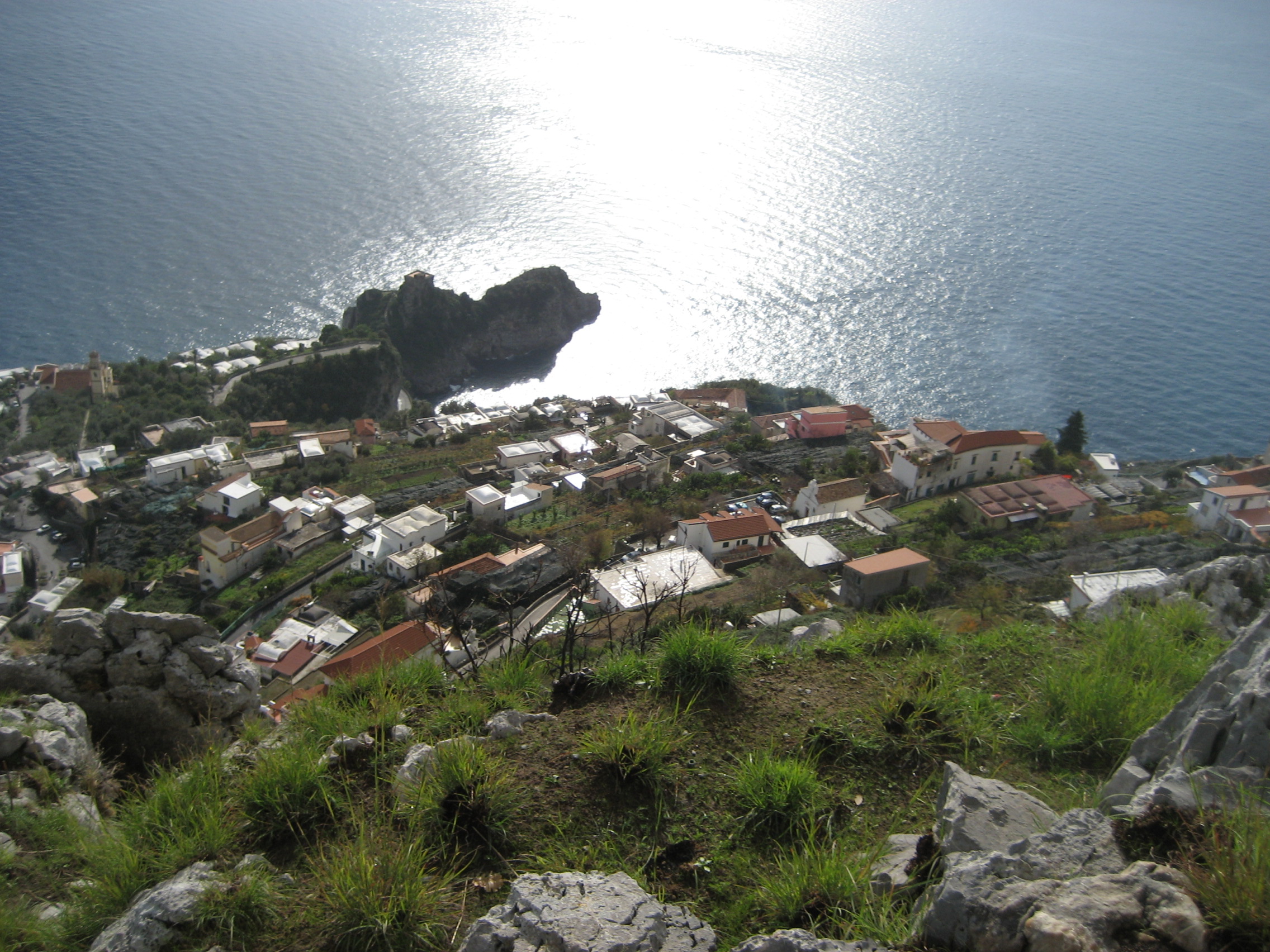 Conca dei Marini, perla della Costiera Amalfitana, foto di Mess su wikipedia.org