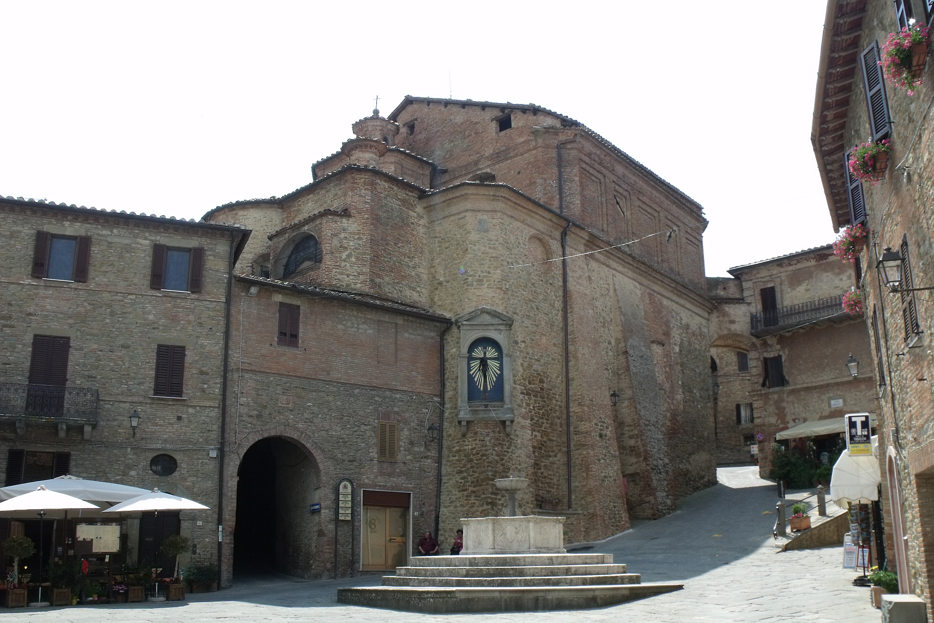 La Chiesa di San Michele arcangelo a Panicale, foto di LigaDue su wikipedia.org