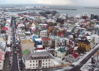 Reykjavík, Islanda (Wikipedia).