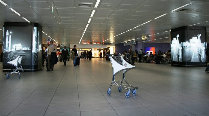 Aeroporto di Fiumicino, photo by Thierry Caro on Wikipedia.org