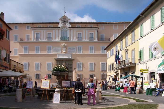 Castel Gandolfo (wikipedia).