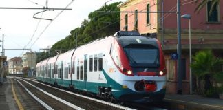 Il Leonardo Express viaggia fra Roma Termini e l'aeroporto di Fiumicino.