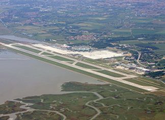 Veduta aerea dell'aeroporto di Venezia.