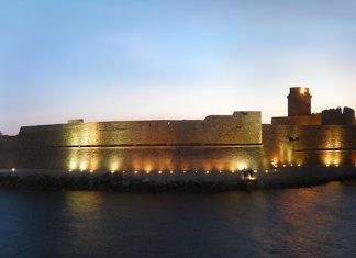 La Fortezza Aragonese de Le Castella. Foto Wikipedia