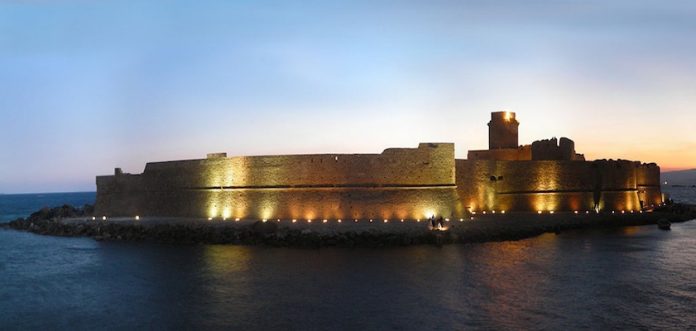 La Fortezza Aragonese de Le Castella. Foto Wikipedia