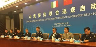 cina poliziotti carabinieri