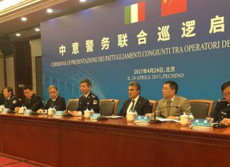 cina poliziotti carabinieri